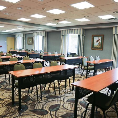 Hampton Inn Моргед Екстер'єр фото