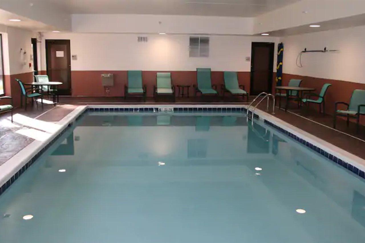 Hampton Inn Моргед Екстер'єр фото