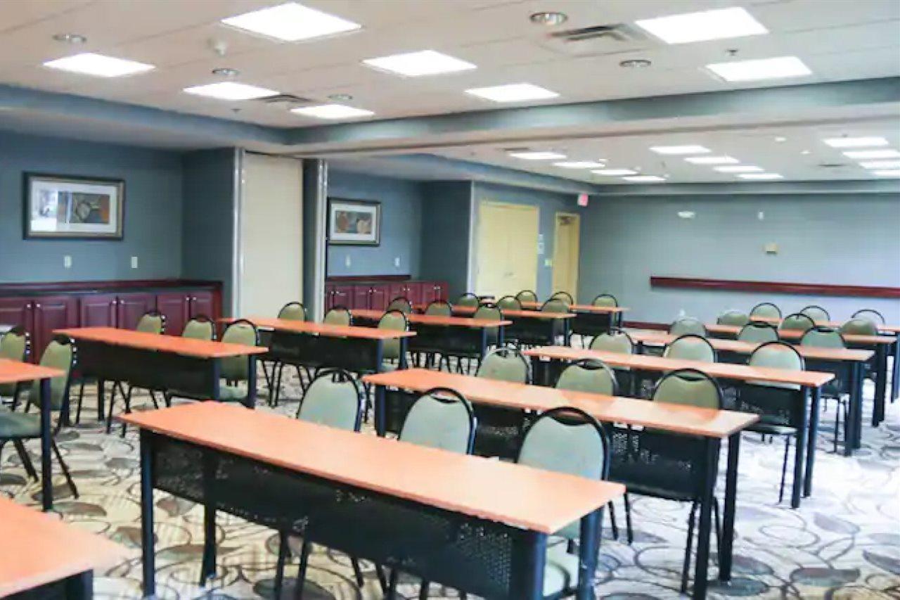 Hampton Inn Моргед Екстер'єр фото