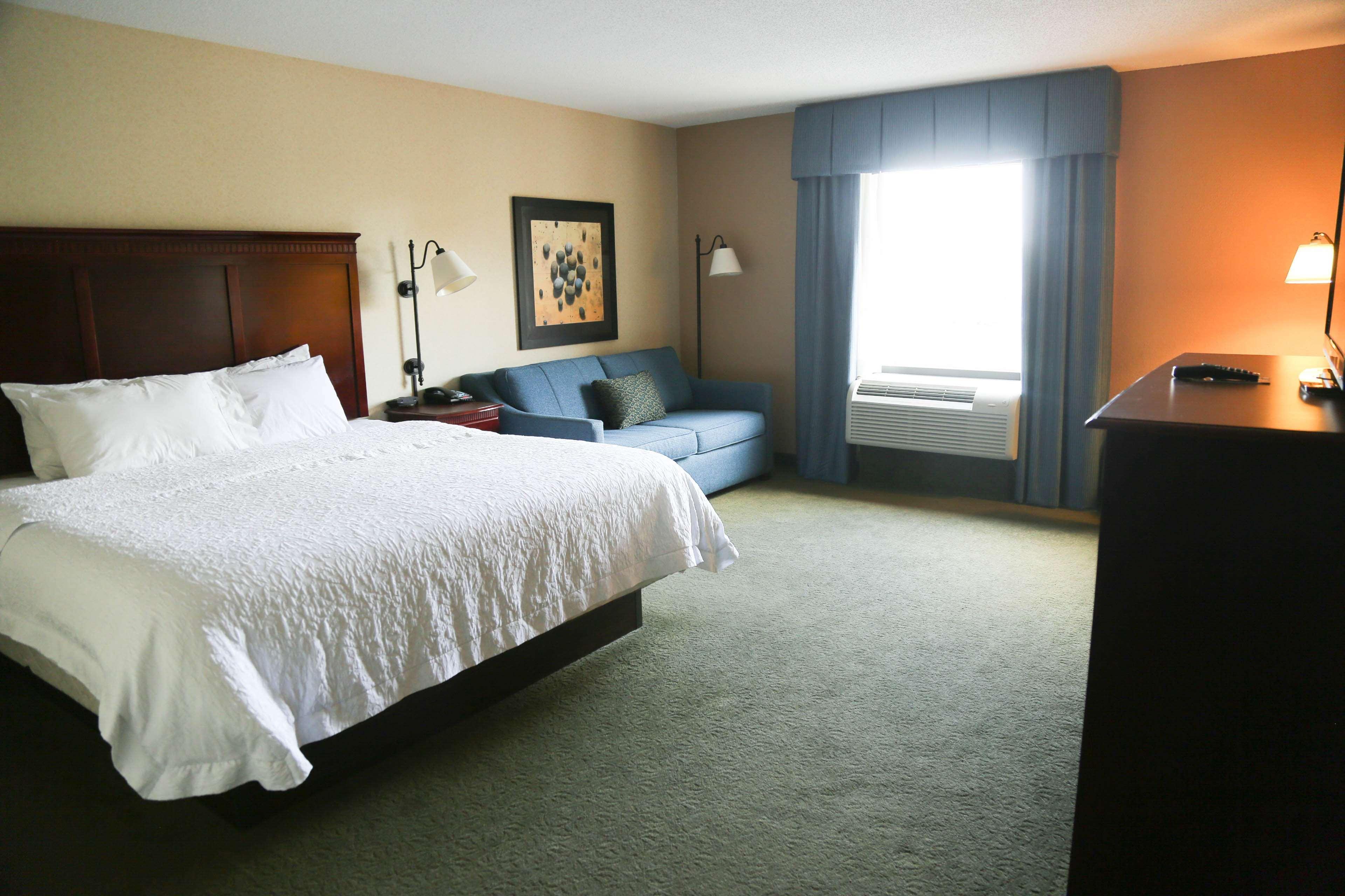 Hampton Inn Моргед Екстер'єр фото