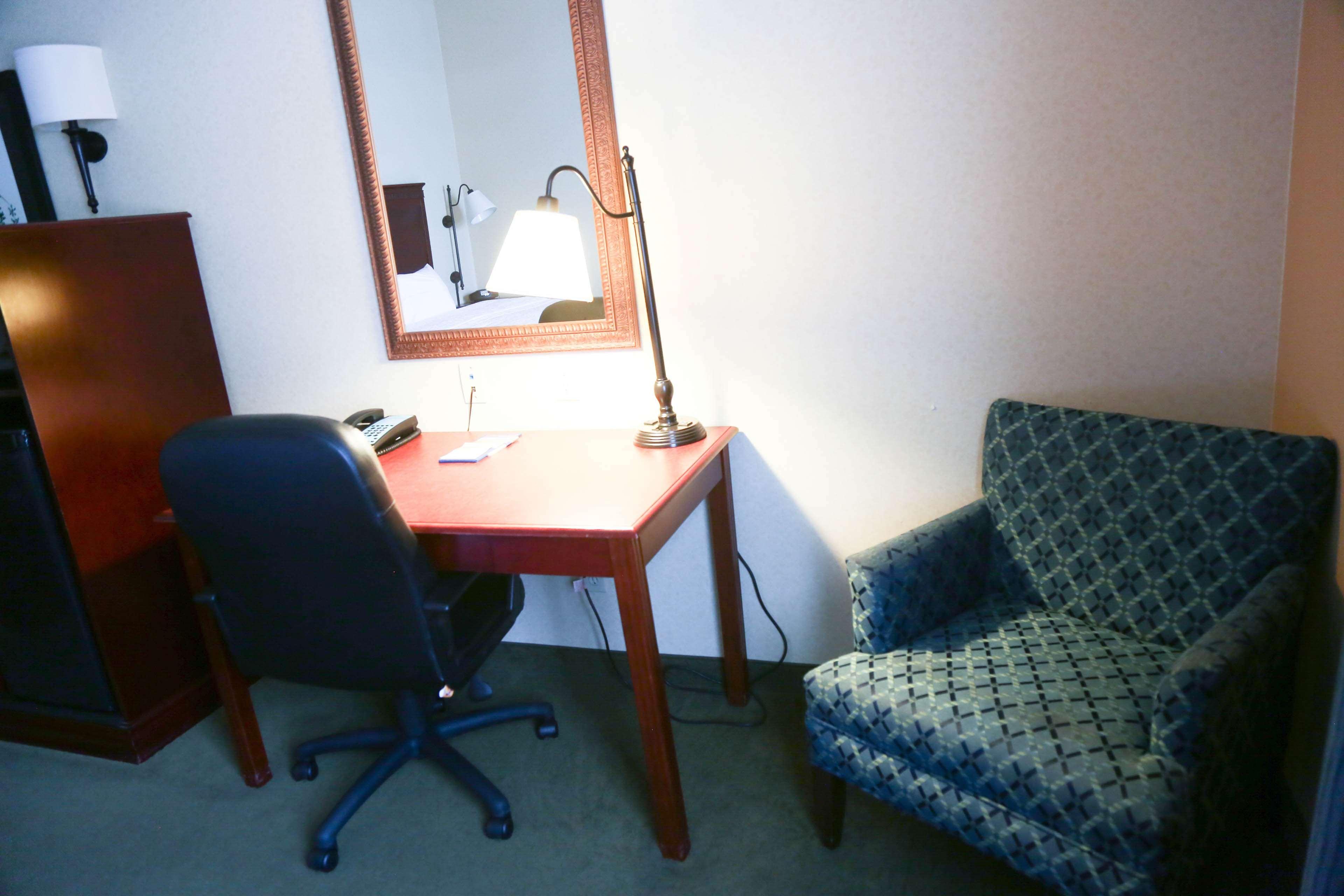 Hampton Inn Моргед Екстер'єр фото