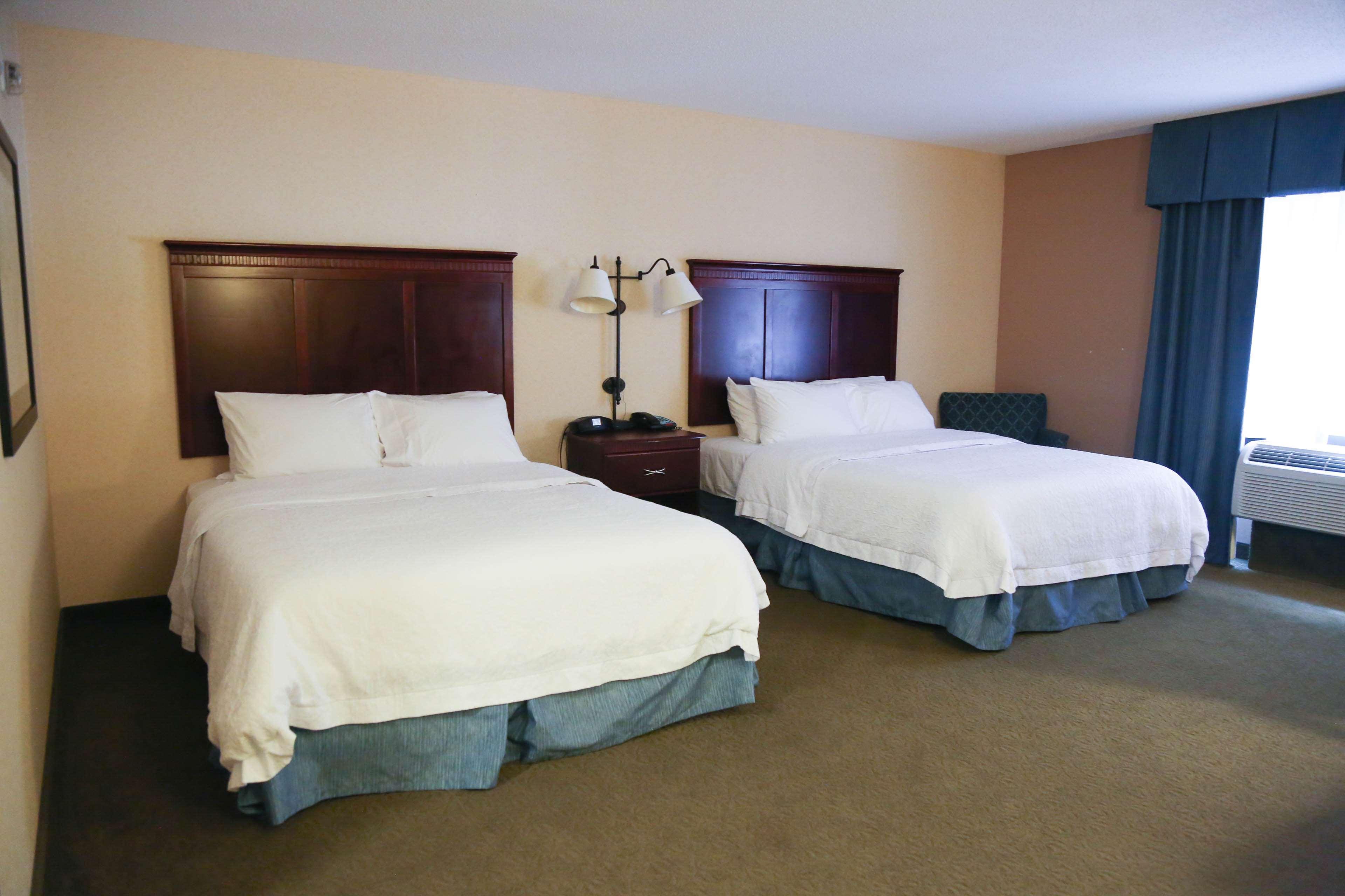 Hampton Inn Моргед Екстер'єр фото