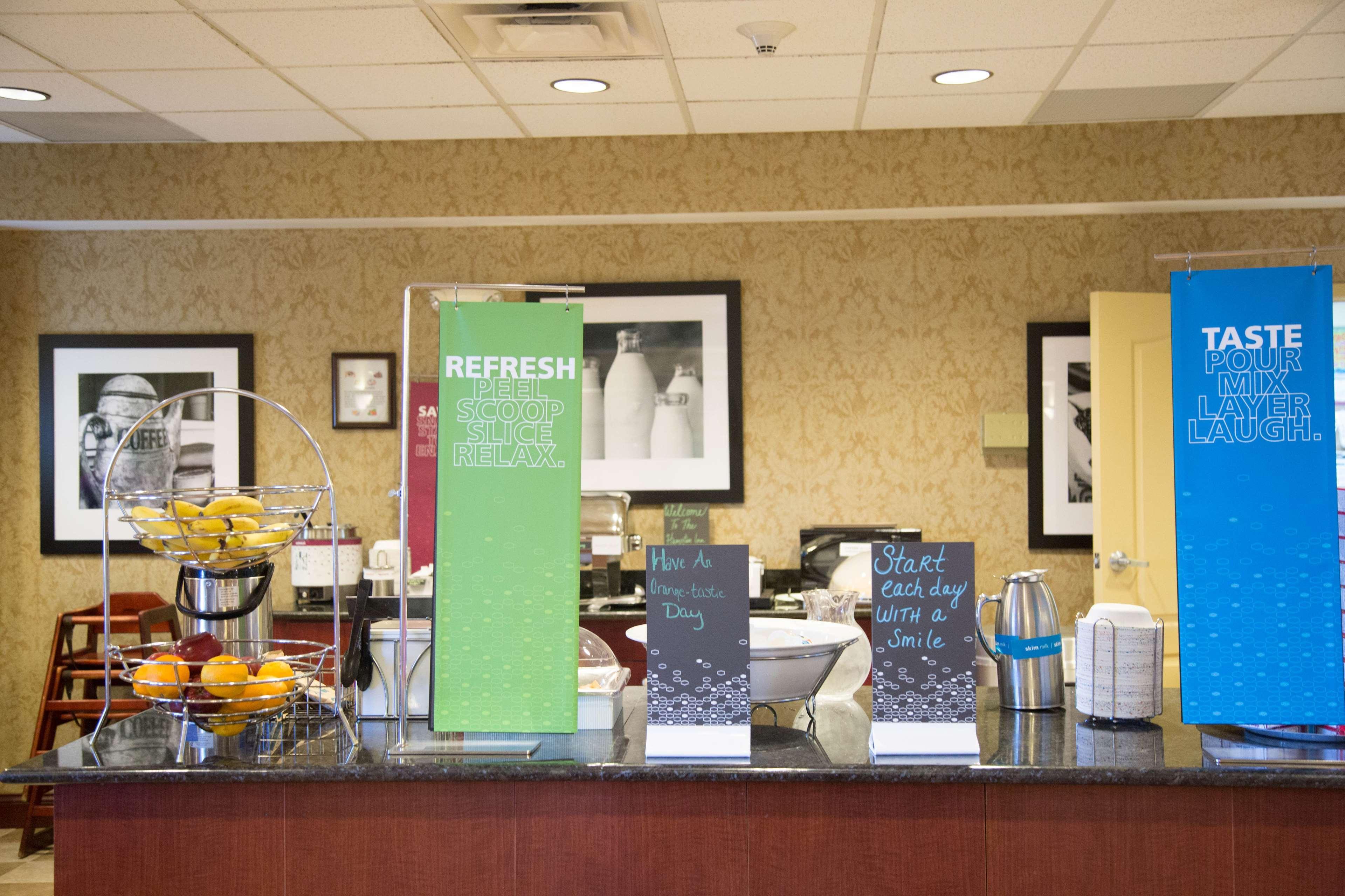 Hampton Inn Моргед Екстер'єр фото