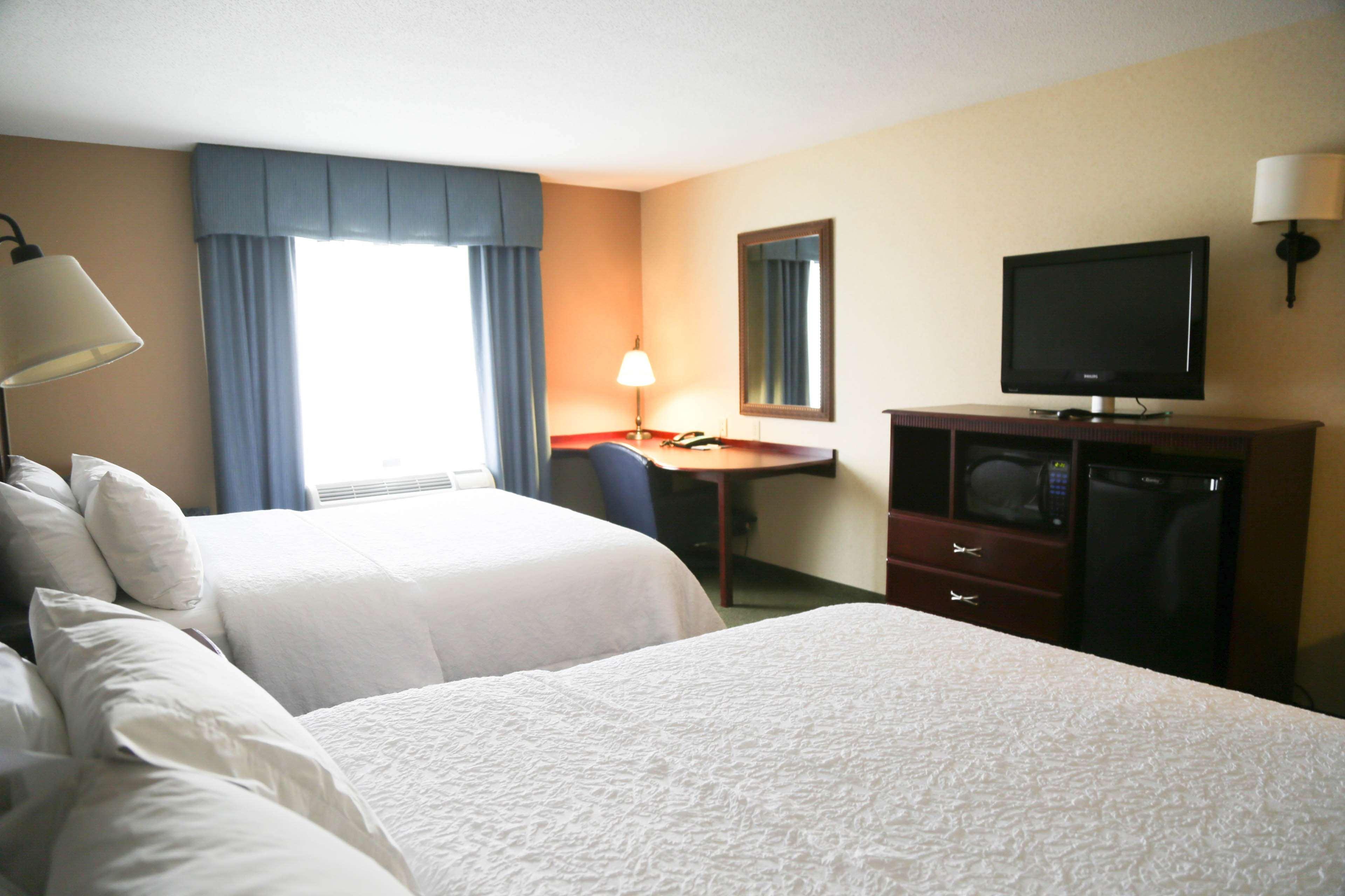 Hampton Inn Моргед Екстер'єр фото
