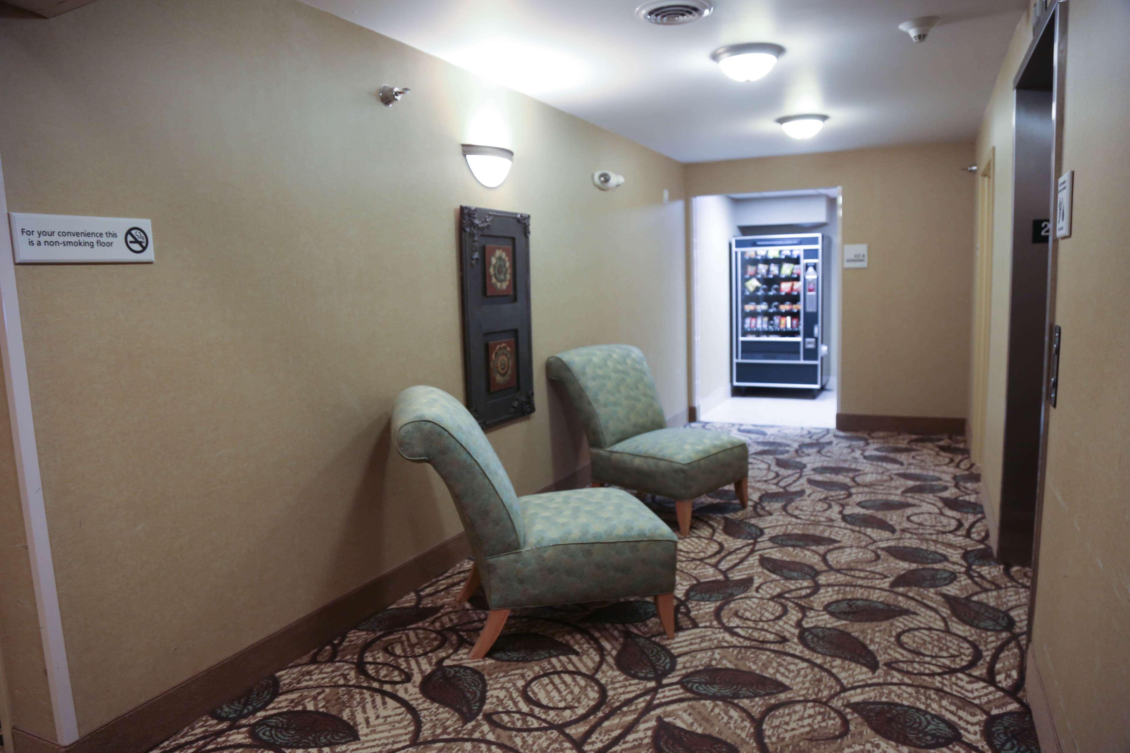 Hampton Inn Моргед Екстер'єр фото