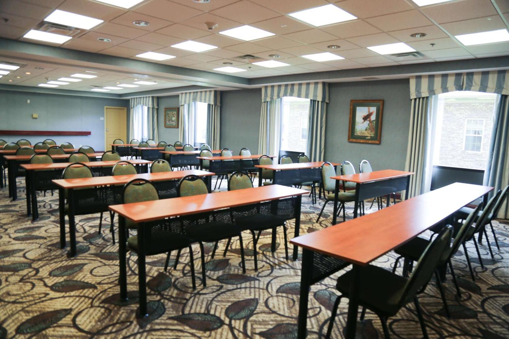 Hampton Inn Моргед Екстер'єр фото