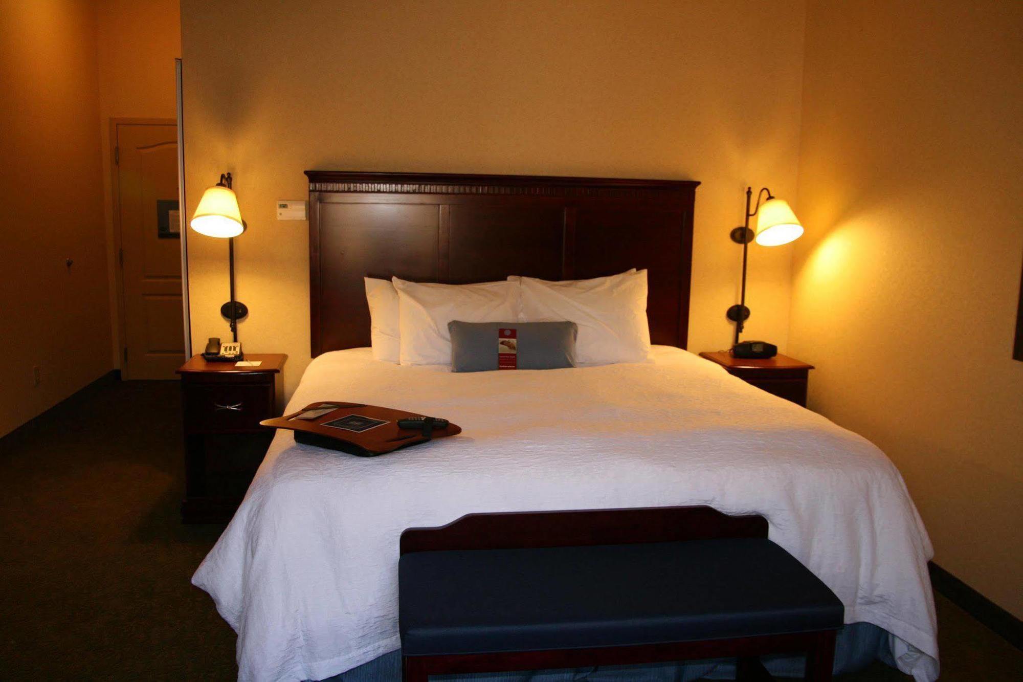 Hampton Inn Моргед Номер фото