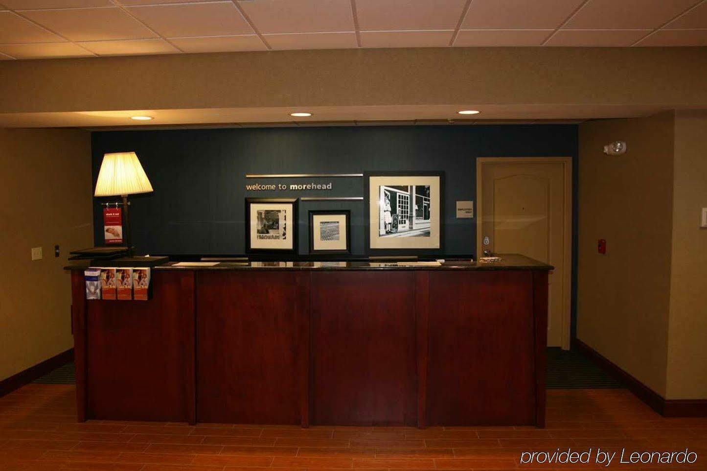 Hampton Inn Моргед Екстер'єр фото