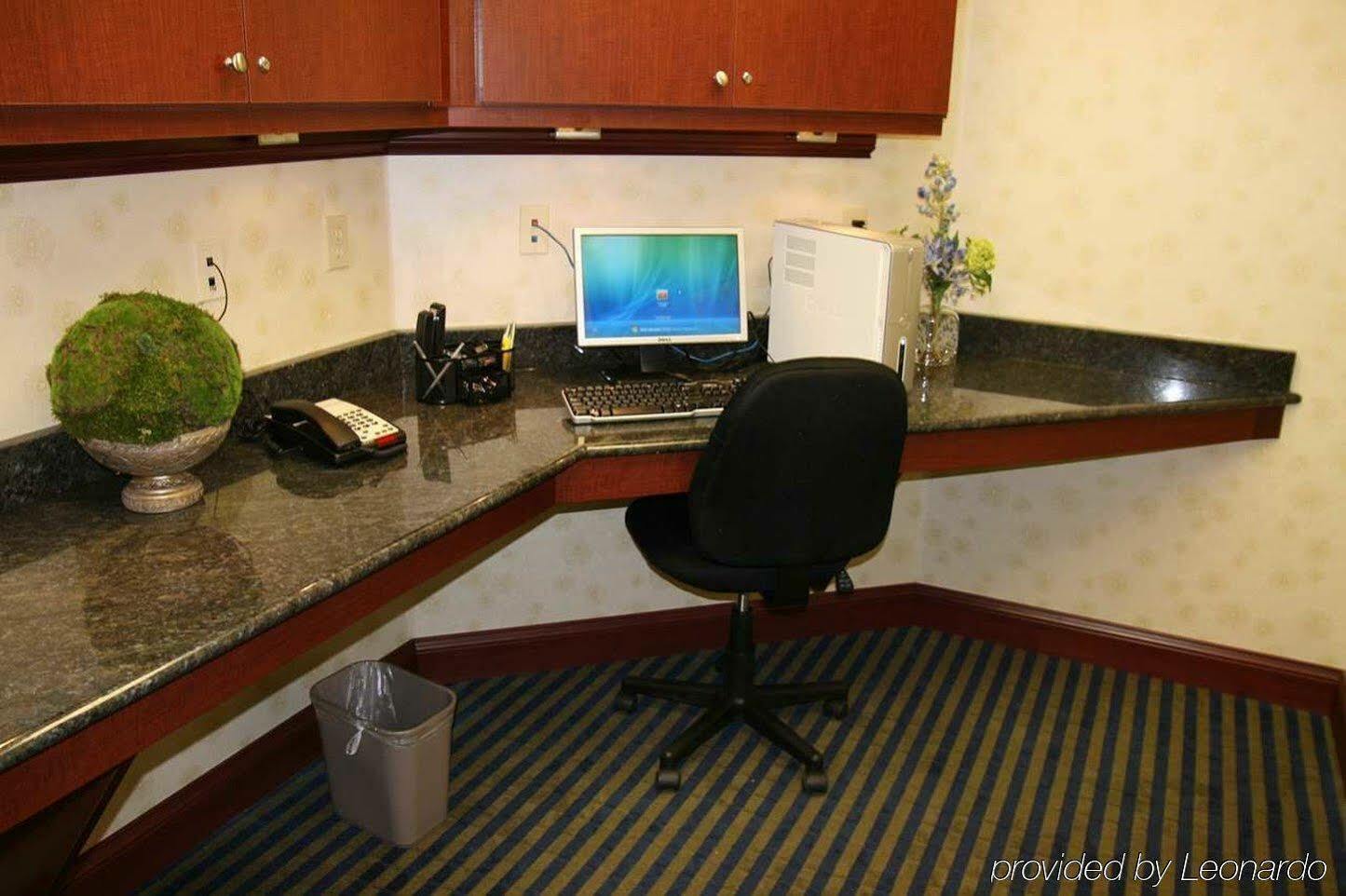 Hampton Inn Моргед Екстер'єр фото