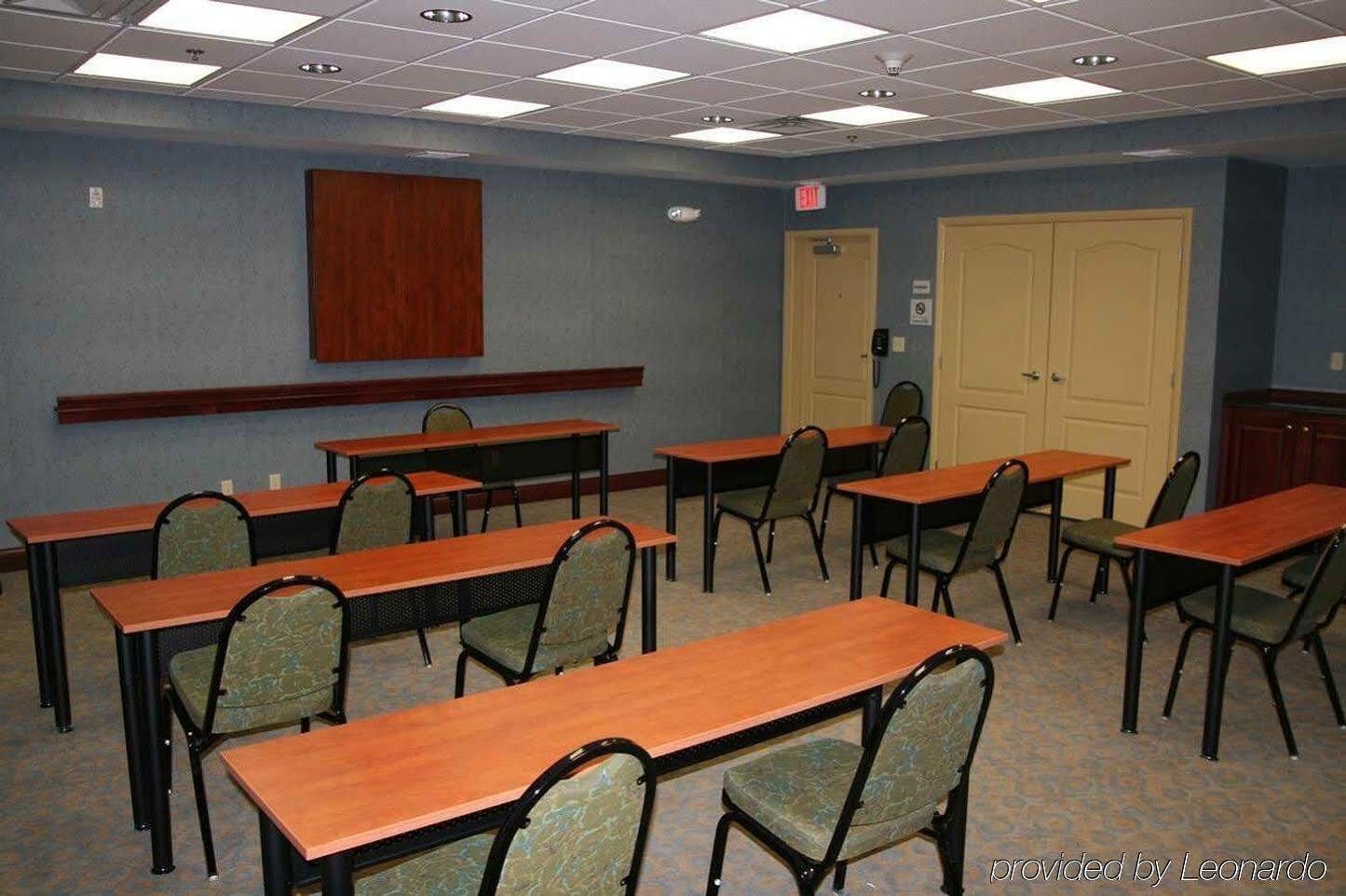 Hampton Inn Моргед Екстер'єр фото